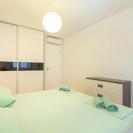 Appartement With Sea View And Private Parking