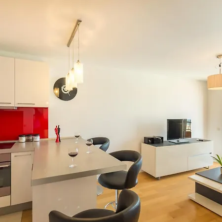 Apartment With Sea View And Private Parking