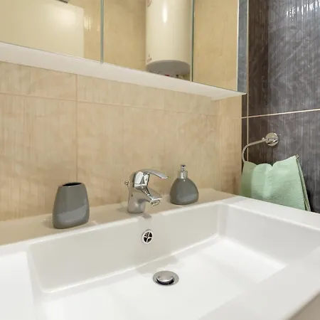 With Sea View And Private Parking *