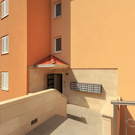 With Sea View And Private Parking *